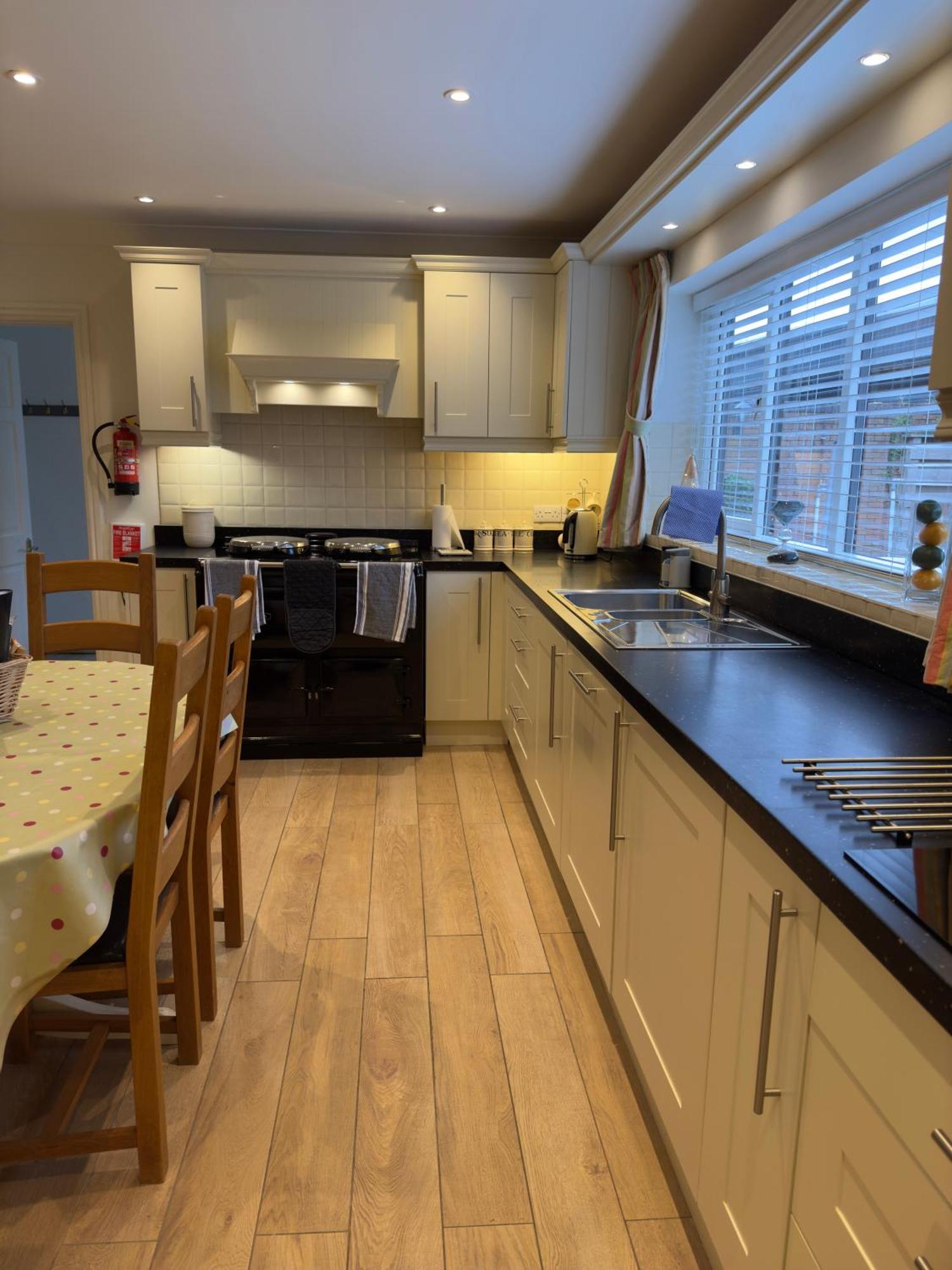 Vast, Elegant Home With Indoor Pool & Sauna Near Popular Golf Course Кингтон Экстерьер фото
